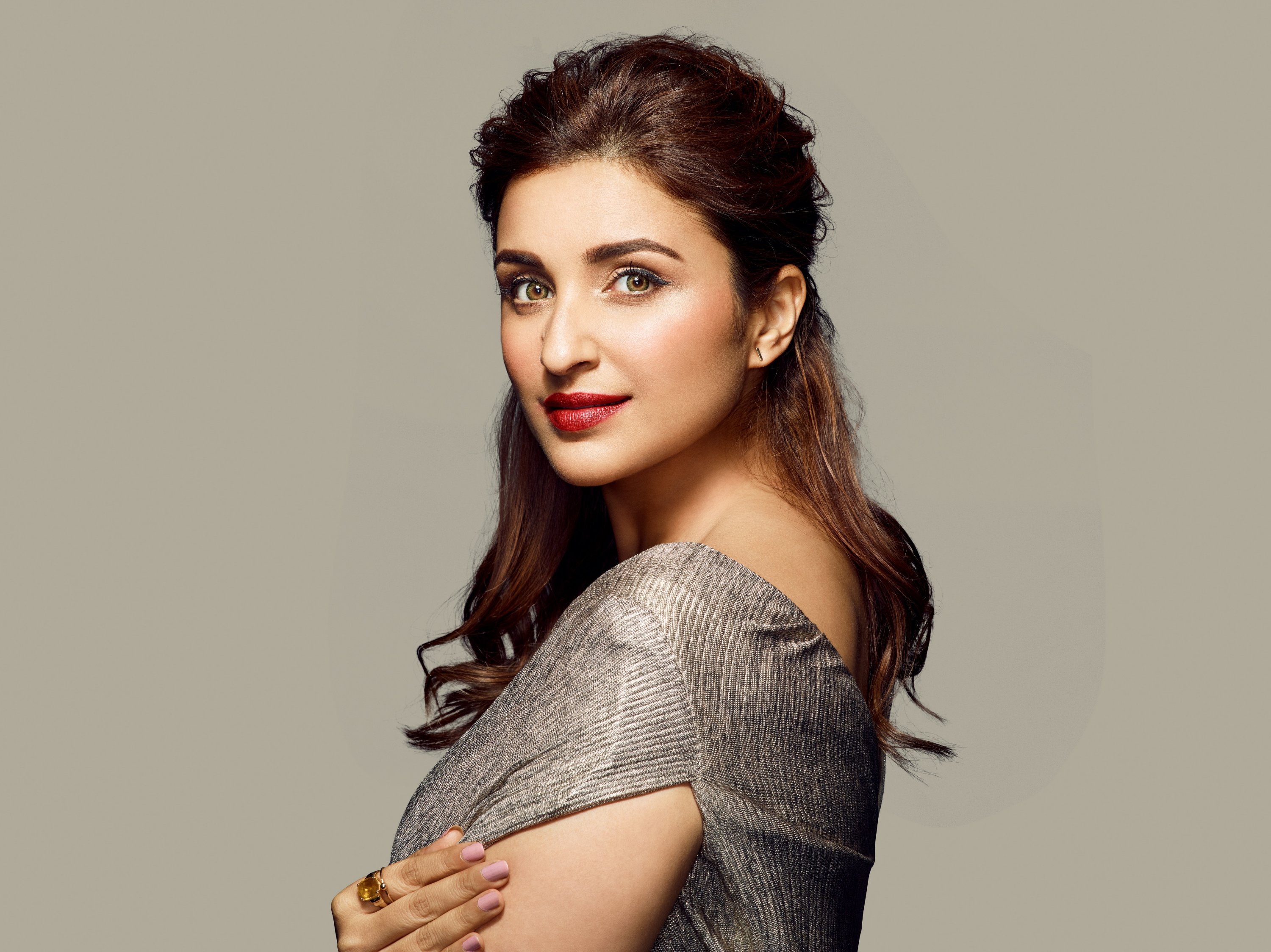 Bollywood Actress Parineeti Chopra roped in as the new face for AVON True Make-up Range - Lifeandtrendz