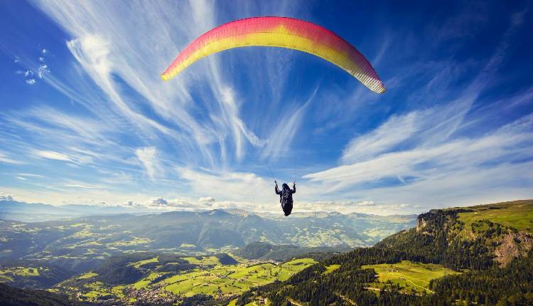 7 Breathtaking Locations In India For Paragliding You Should Visit