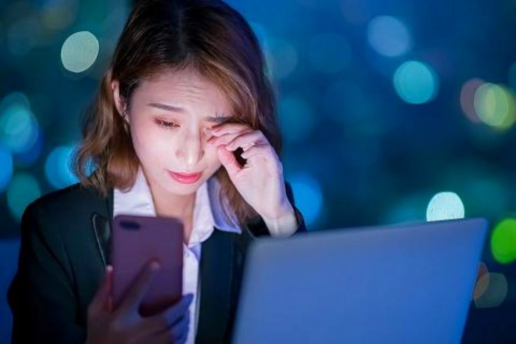 6 Most Healthiest Ways To Protect Your Skin From Screen Radiations