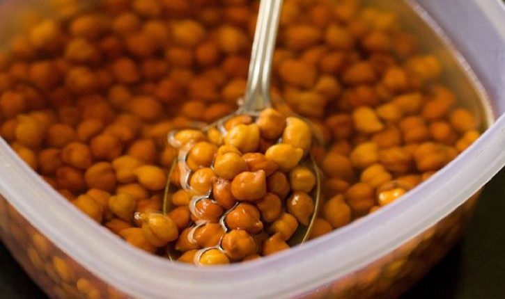 7 Astonishing Health Benefits of Soaked Black Chickpeas