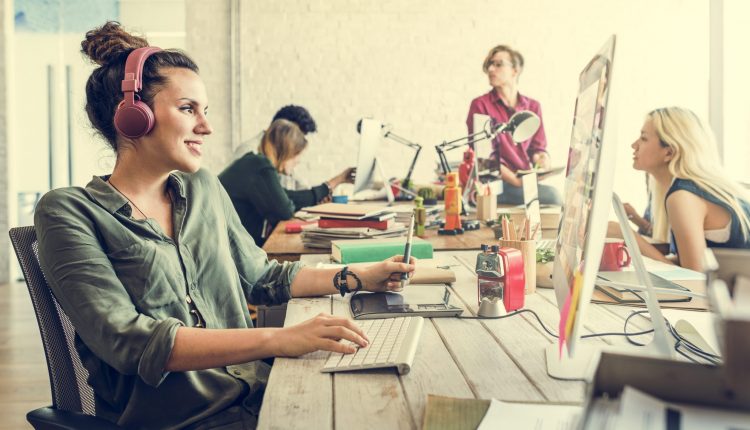 4 Ways music at the workplace can help