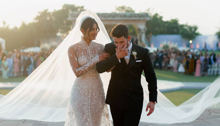 7 Brides Who Rocked the Long and Beautiful Veil Look on their D-Day!