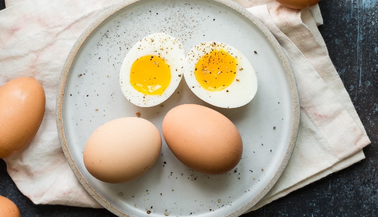 Health Benefits of Egg Yolk that You Avoid While Adding Egg Whites