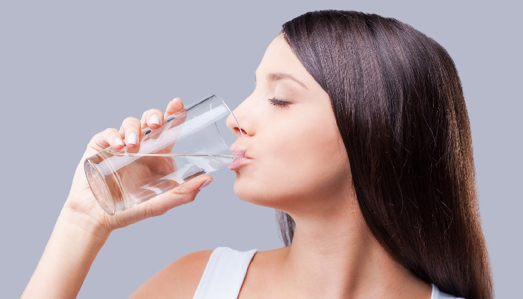 6 Reasons to Avoid Drinking Water While Standing
