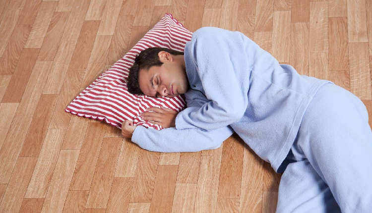 4 Convincing Reasons to Sleep on the Floor