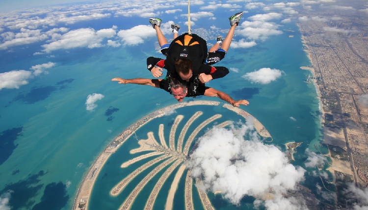 4 Reasons to Try Skydiving