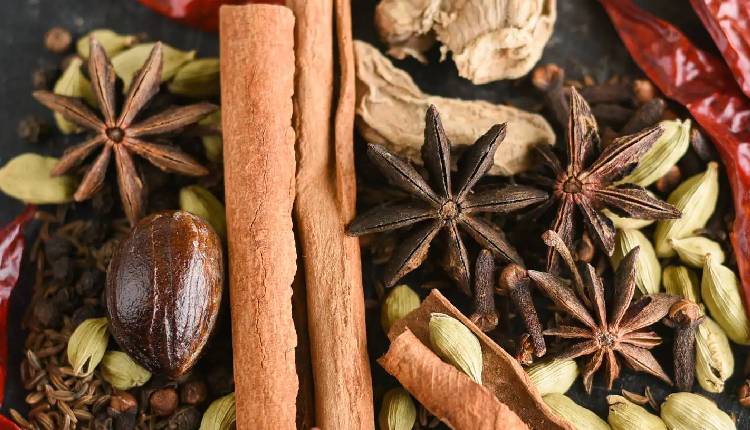 Essential Winter Spices to make You feel Healthy and Comfy