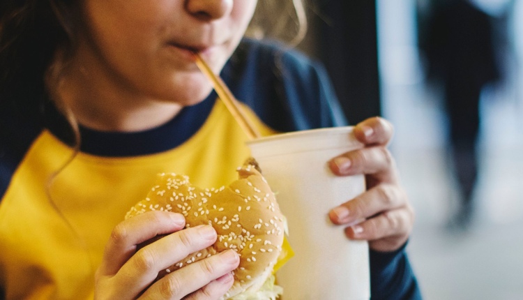 4 Food Habits That Are Really Messing Up Your Teens' Health