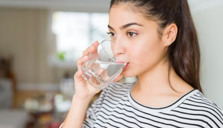 Here's How Drinking Warm Water Helps in Weight Loss