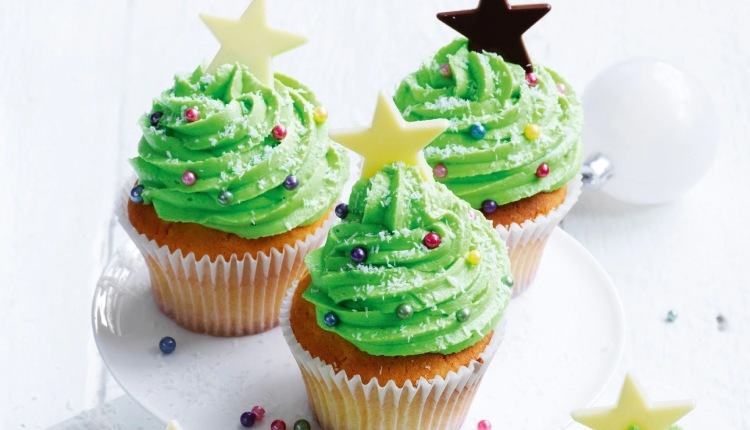 No-Bake Delights: Christmas-Themed Cupcakes for Oven-Free Celebrations