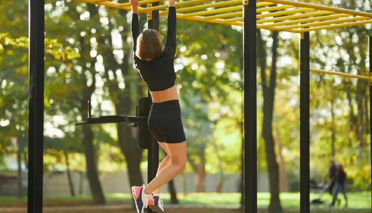 Dead hang exercise trend