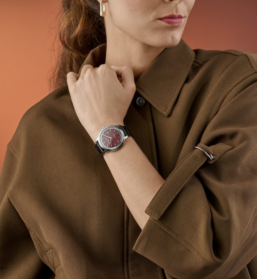 The Classics Moneta Solarmetre becomes the first reference from the Frederique Constant Manufacture to be equipped with the solar-powered FC-120 calibre, developed by La Joux-Perret Manufacture